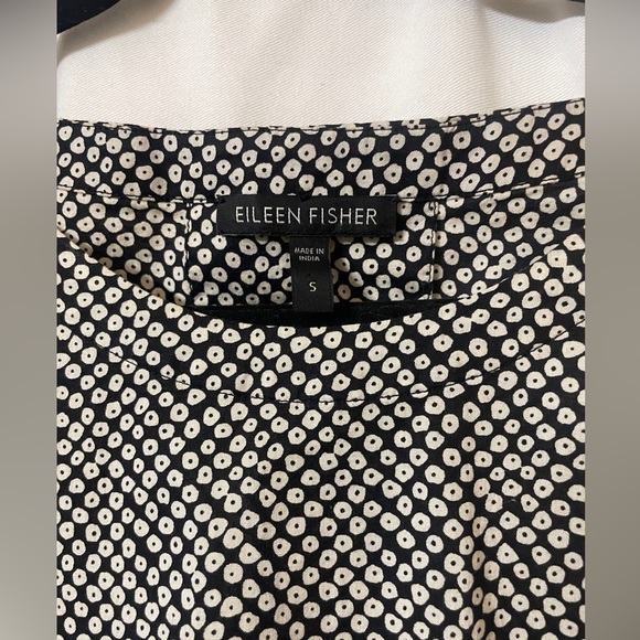 Eileen Fisher cotton top, size small with a hidden pleat at the back. - Picture 5 of 12